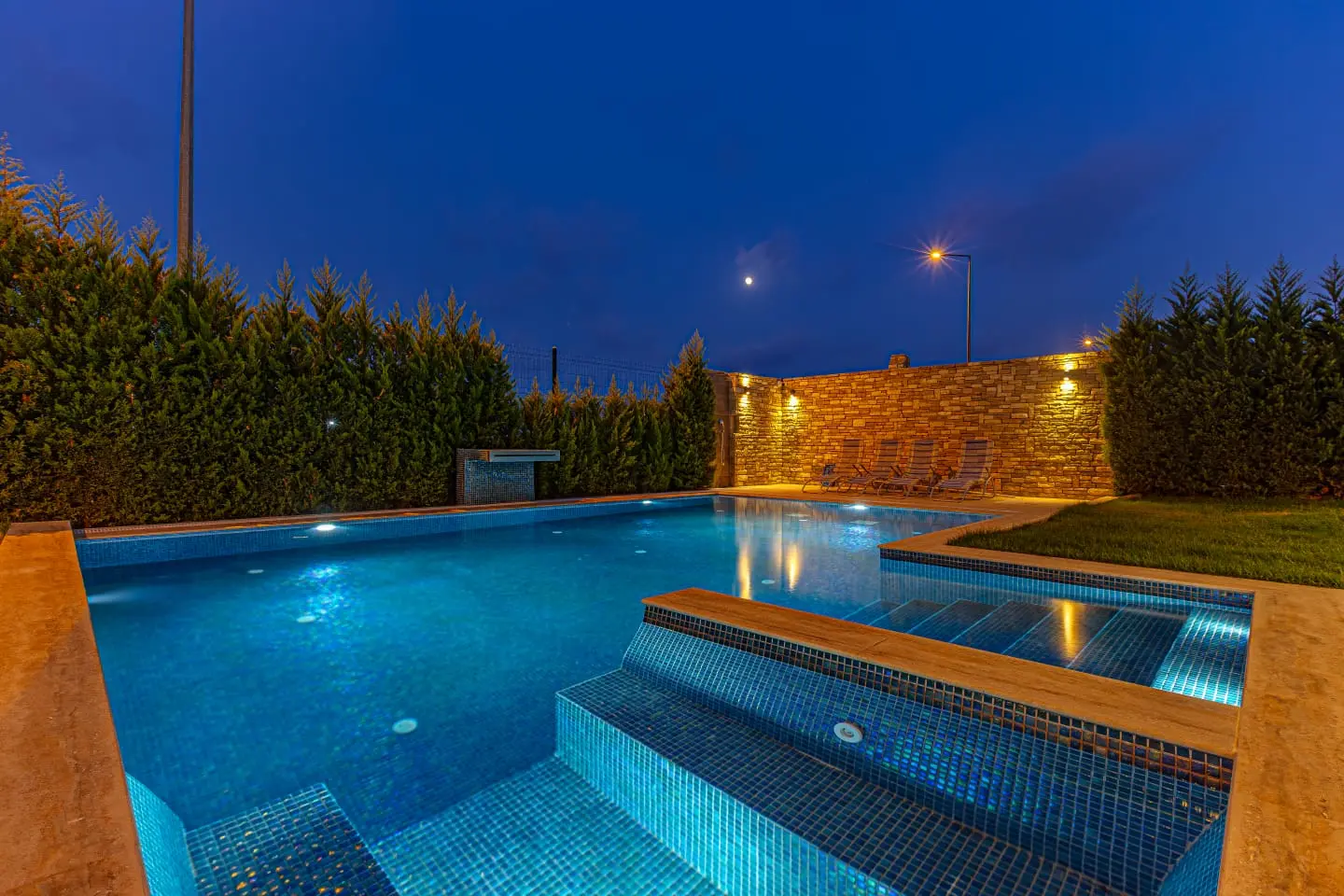 Swimming pool